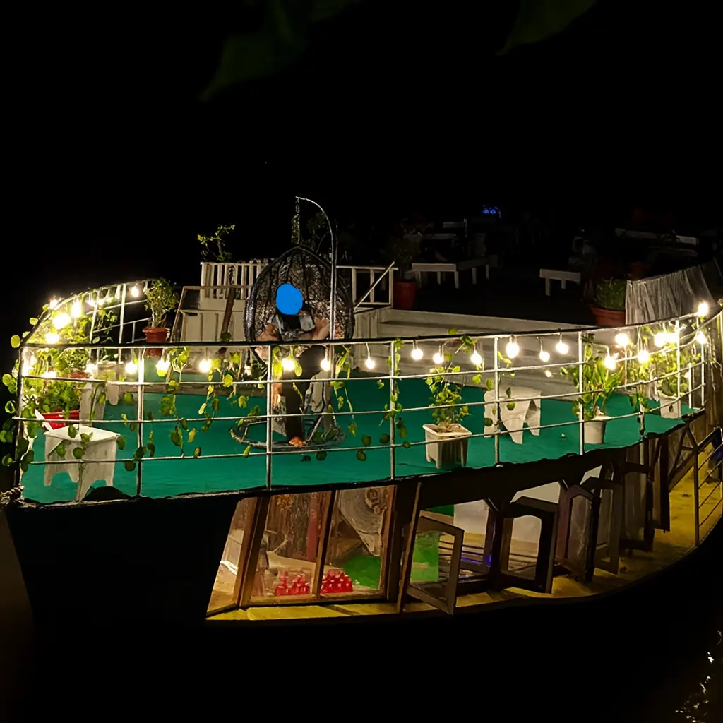 Bojra - The House Boat 